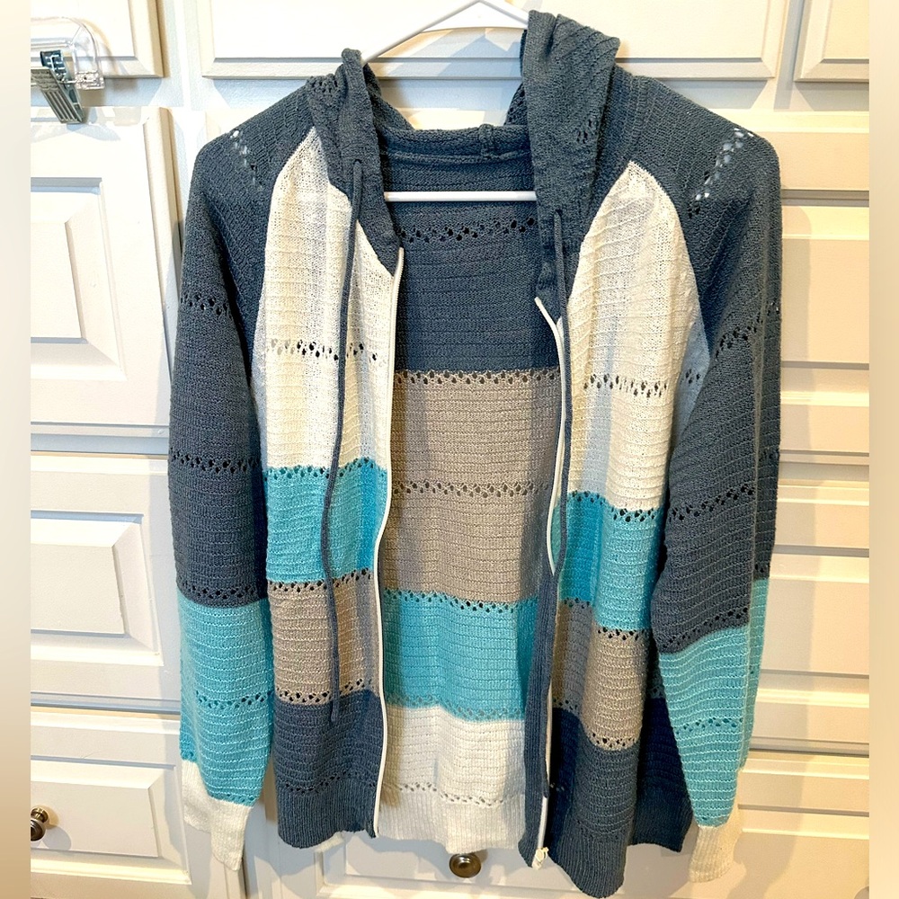 No tag, knit sweatshirt, zip up, fits like a large